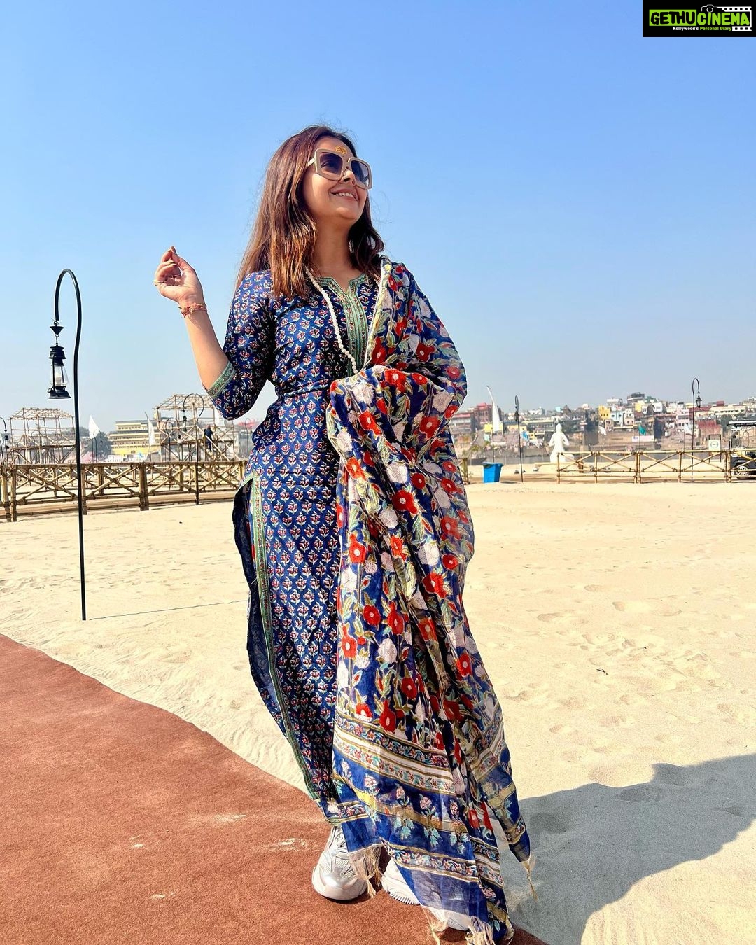 Devoleena Bhattacharjee Instagram - Breathe, see ,listen , feel what’s around. 🕉️ @niraantentcityvaranasi Wearing @jaipuriadaah PR - @purvabansal5 . . #devoleena #varanasi #harhargange #destination #shambho #kashivishwanath #travel #gangariver #majestic Niraan Tent City Varanasi