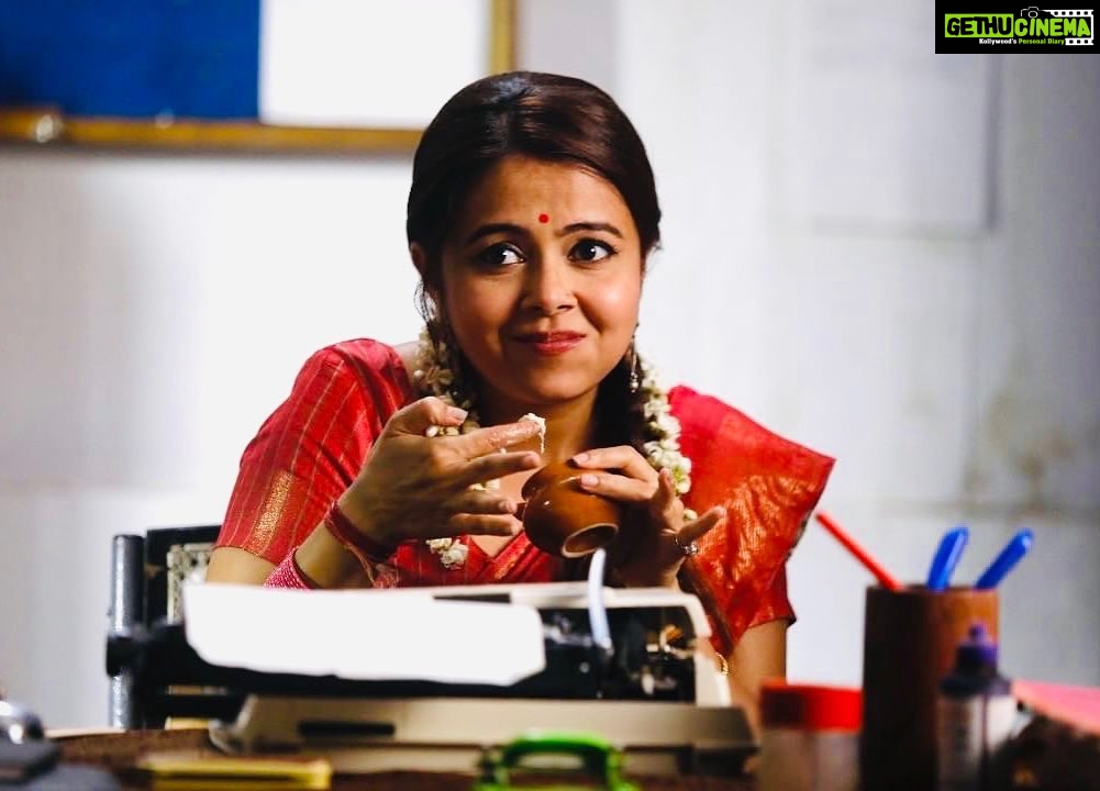 Devoleena Bhattacharjee Instagram - Vaidehi वैदेही 😍 First Second Chance @devoleena will steal your heart as Vaidhehi To all Devo fans this post is for you guys 😍😘 #firstsecondchance #shortfilm #shortfilms #devolinabhatacharya #devoleena #omggirl #bigboss #devolina #firstlove #firstlook #onset #onset🎥🎬 #bts #letsroll #lookinggood #southindianfashion #gajra #mogra #instagood #instagram #insta Mumbai, Maharashtra