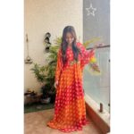 Devoleena Bhattacharjee Instagram - @devoleena looks absolutely radiant in our bandhani kaftan. Shop the collection @labelsaar. . . . . . Customisation available. . . . . . #celebritystyle#bandhani#kaftans#bandhanikaftans #devoleena #devolinabhatacharya