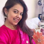 Devoleena Bhattacharjee Instagram - Selfie le li maine. 😃🤩🌺 . . . #devoleena #selfiequeen #funny