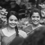 Devoleena Bhattacharjee Instagram - “Two beauties in one frame.” @renukash710 @devoleena First Second Chance #bts #firstsecondchance #shortfilm #shortfilms #filmmaking #devoleena #devolinabhatacharya #renukashahane #actors #beauties #stunning #bnw #bnwphotography #bnw_captures #bnwmood #bnwsouls #prettywoman #stunning #instagood #instagram #insta Mumbai, Maharashtra