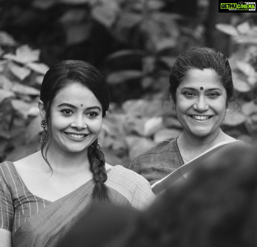 Devoleena Bhattacharjee Instagram - “Two beauties in one frame.” @renukash710 @devoleena First Second Chance #bts #firstsecondchance #shortfilm #shortfilms #filmmaking #devoleena #devolinabhatacharya #renukashahane #actors #beauties #stunning #bnw #bnwphotography #bnw_captures #bnwmood #bnwsouls #prettywoman #stunning #instagood #instagram #insta Mumbai, Maharashtra