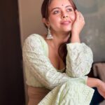 Devoleena Bhattacharjee Instagram - Thoda hai, Thode ki zaroorat hai.. Zindagi phir bhi yahan Khoobsurat hai. ❤️🌸 . . . #devoleena #devosquad #gratefulalways #thodahaithodekizaroorathai Mumbai - मुंबई