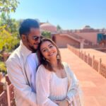 Devoleena Bhattacharjee Instagram - Tenu Dhoop Lagiya re..Main Chaoo ban jawaa…❤️🤗😘 @shanwaz7636 . . #devoleena #vacationmode #firstripoftheyear #manymoretocome #thankyou #shaleena