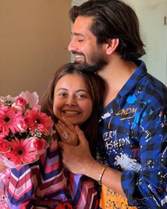 Devoleena Bhattacharjee Instagram - It’s official 💍❤️ 

Love you @devoleena