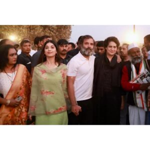 Digangana Suryavanshi Instagram - Very happy to have been a part of #BharatJodoYatra 🙏🏻 
Thank you Rajasthan for the warm welcome and wonderful hospitality 🙏🏻 Thank you @rahulgandhi ji @priyankagandhivadra ji 🙏🏻 

@myshka_fashion X @rimadidthat