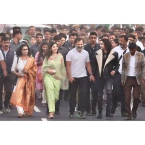 Digangana Suryavanshi Instagram - Very happy to have been a part of #BharatJodoYatra 🙏🏻 
Thank you Rajasthan for the warm welcome and wonderful hospitality 🙏🏻 Thank you @rahulgandhi ji @priyankagandhivadra ji 🙏🏻 

@myshka_fashion X @rimadidthat
