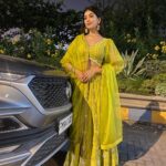Digangana Suryavanshi Instagram - Ek raasta hai zindagi... Jo tham gaye wo kuch nahin... Styled by @rimadidthat Outfit @luvyabyneetu