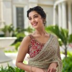 Digangana Suryavanshi Instagram - My next Tamil film titled #Mahal ! Special one ❤️ #RiyanshiCinemas @naresh_producer 's next titled #Mahal directed by @ponkumarandirector starring @c.s.kishan @diganganasuryavanshi @vedhika4u #PanIndiaContent Shoot in Progress @kalol_das#Saravanan @aruldevofficial #SureshUrs #Shiva #Vishnudeva #Vishutha #GeorgeMaryan @nimmasadhukokila #JavedKhan #DeepaShankar #Neelan #SanjaySingh Vaibs_saxena @onlynikil #nm Sari by @miraya_by_pooja_khosla Hairstylist @hairstylistshalinisingh Sheraton Grand Palace Indore