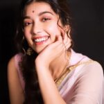 Digangana Suryavanshi Instagram - Happy Ganesh Chaturthi 🙏🏻 #GanapatiBappaMorya Photographer @fashionbyrahulsharma Hair stylist @contour_by_bhavikagala