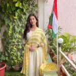 Digangana Suryavanshi Instagram – Wishing you all very happy 76th Independence Day! 75 years of Independence have been of growth and togetherness. Unity in diversity makes India incredible indeed! Jai Hind🙏🏻

Outfit : @bibhaboutique