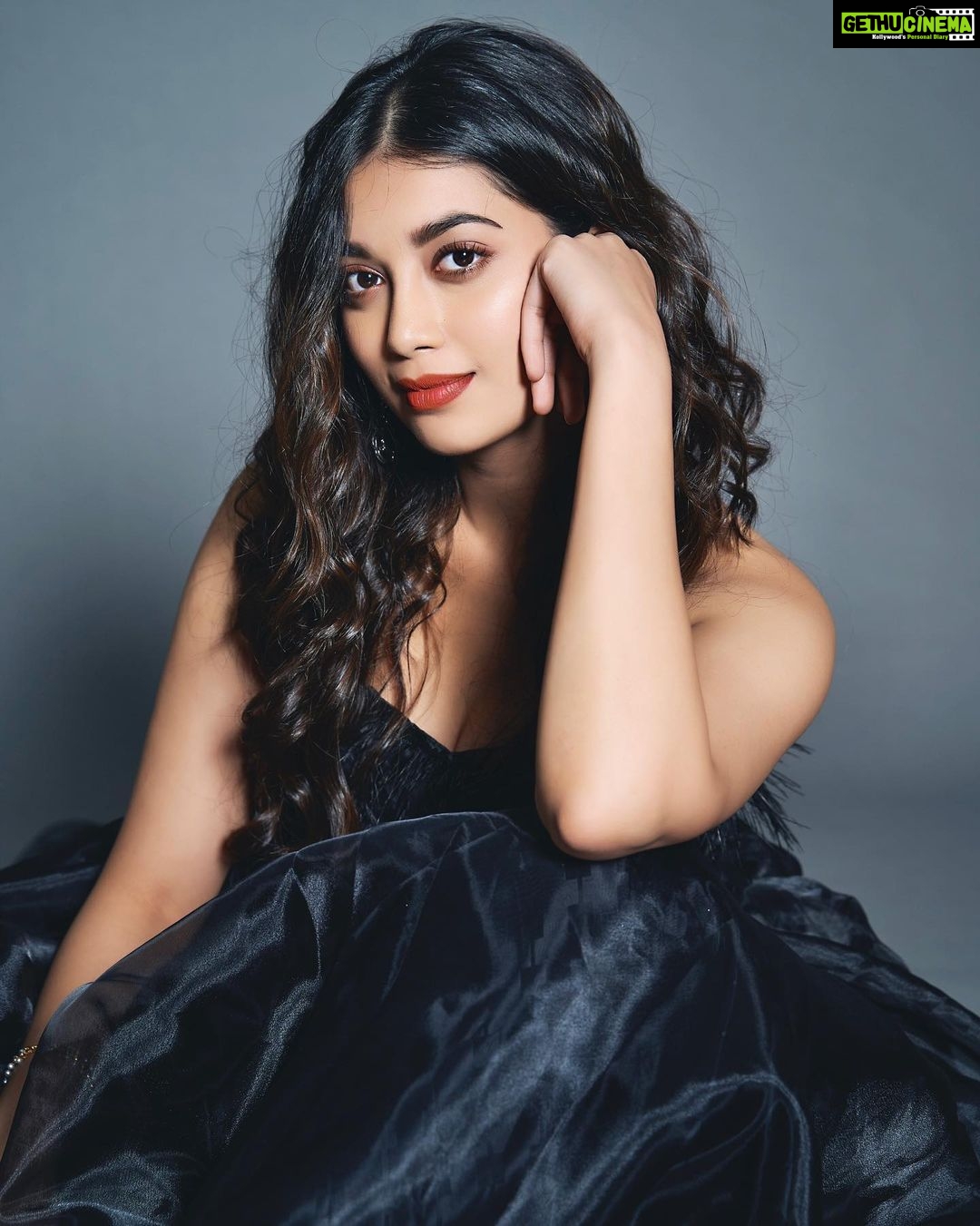 Digangana Suryavanshi Instagram - Yeah I know Halloween’s over.. but I still got pictures in this look 🤷♀️