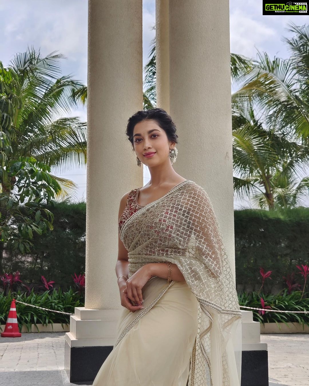 Digangana Suryavanshi Instagram - My next Tamil film titled #Mahal ! Special one ❤️ #RiyanshiCinemas @naresh_producer 's next titled #Mahal directed by @ponkumarandirector starring @c.s.kishan @diganganasuryavanshi @vedhika4u #PanIndiaContent Shoot in Progress @kalol_das#Saravanan @aruldevofficial #SureshUrs #Shiva #Vishnudeva #Vishutha #GeorgeMaryan @nimmasadhukokila #JavedKhan #DeepaShankar #Neelan #SanjaySingh Vaibs_saxena @onlynikil #nm Sari by @miraya_by_pooja_khosla Hairstylist @hairstylistshalinisingh Sheraton Grand Palace Indore