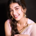 Digangana Suryavanshi Instagram - Happy Ganesh Chaturthi 🙏🏻 #GanapatiBappaMorya Photographer @fashionbyrahulsharma Hair stylist @contour_by_bhavikagala