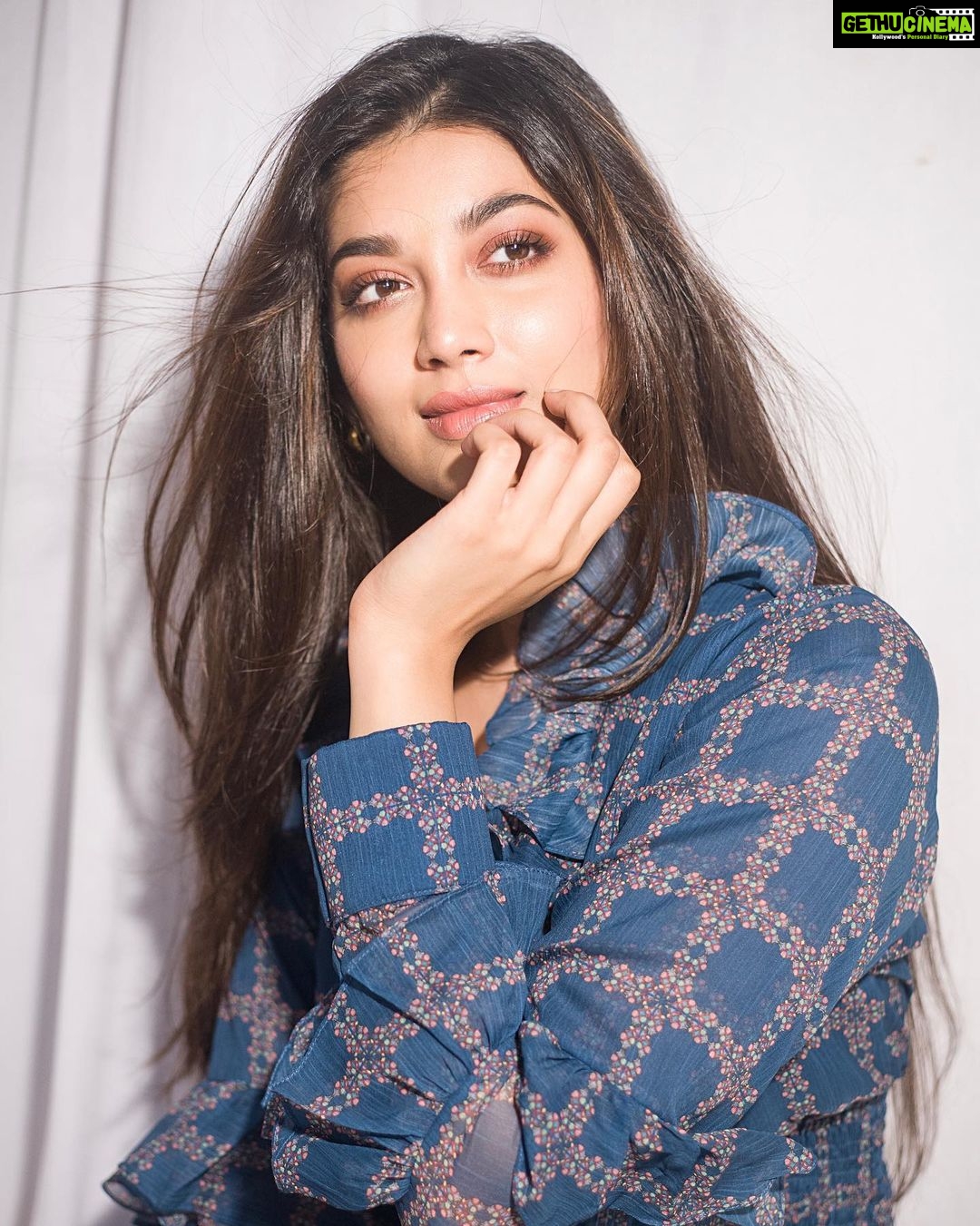 Digangana Suryavanshi Instagram - Being self aware is always a bit better than constantly seeking validation... #talkwithyourself - Digangana Photographer: @fashionbyrahulsharma Styled By @rimadidthat Outfit @tanisha_vaidya