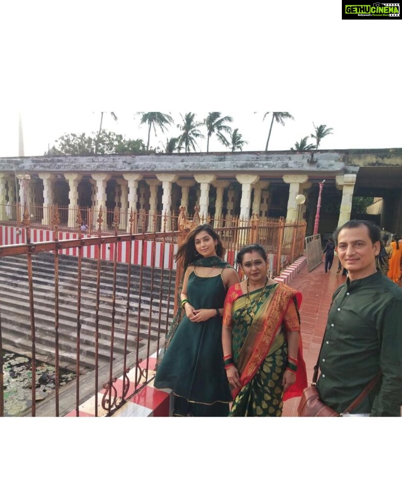 Digangana Suryavanshi Instagram - Om Namah Shivay 🙏🏻 #rameshwaram #temple #raamsetu #madurai #pambanbridge Outfit @myshka_fashion Styled by @rimadidthat Rameshwaram Temple Jyotirlinga