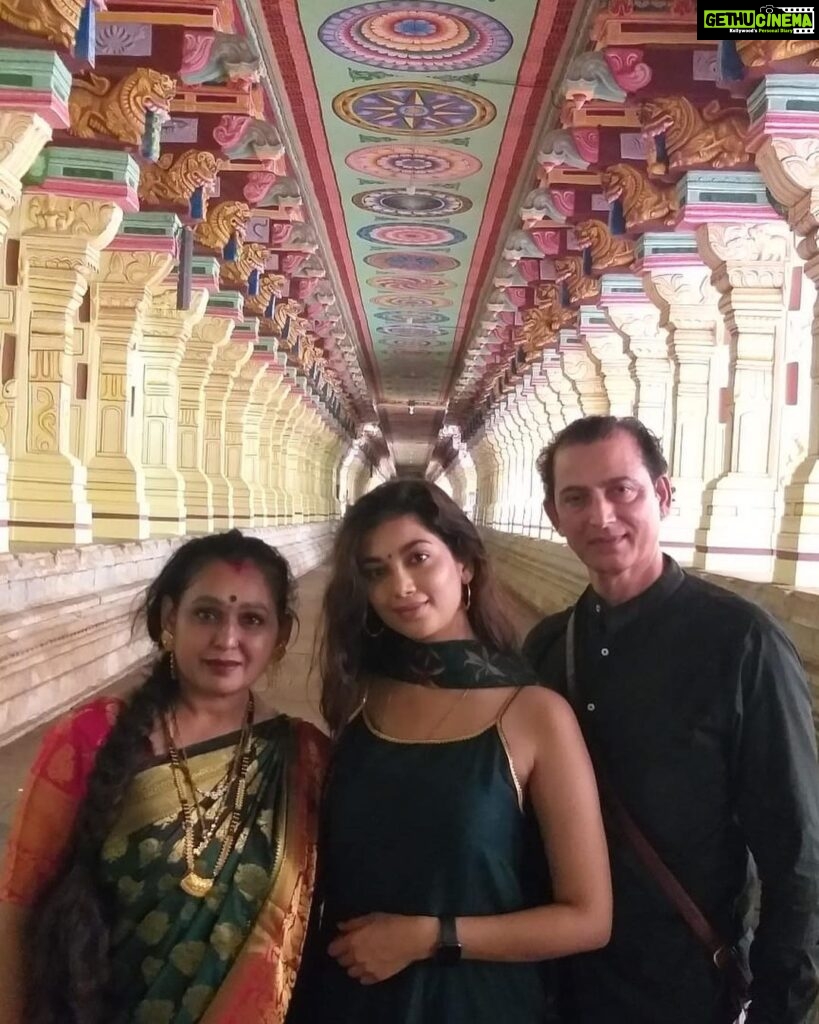 Digangana Suryavanshi Instagram - Om Namah Shivay 🙏🏻 #rameshwaram #temple #raamsetu #madurai #pambanbridge Outfit @myshka_fashion Styled by @rimadidthat Rameshwaram Temple Jyotirlinga