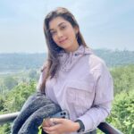 Digangana Suryavanshi Instagram – Ek thandi hawa ka jhonka… 
kuch unkahein batein… 
Aur dheer sari yadein…
Zindagi bas hai yahi… 

– Digangana Kodaikanal, tamil nadu