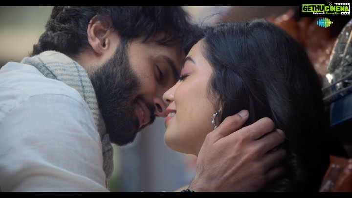 Digangana Suryavanshi Instagram - Experience Love, Passion and Heartbreak with #DarareDil. Teaser out.💔Song releasing on 1st Feb. @saregama_official @rohanmehra @mame_khan @aditya_datt #Saregama #ComingSoon