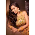Digangana Suryavanshi Instagram - 💛💛💛 Outfit- @snehaparekhdesigns Earring @putstyle07 X @rimadidthat Makeup- @amuthevar and team Stylist- @stylebyriyajn Photographer- @blossomclicks