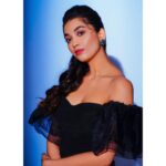 Digangana Suryavanshi Instagram - 🌈 Makeup and hair Artist: @sunny_makeup_artist Photographer : @abhay_r_kirti Location : @muddystudio Location facilitated by :@studio211mumbai @rimadidthat X Shirt @tryonclothe_