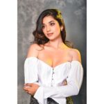 Digangana Suryavanshi Instagram - Was wondering today what being positive really is... to me, in my opinion.. not acknowledging negativity around u isn’t being positive. In fact acknowledging what’s negative but still putting faith in positivity is being positive... #justathought - Digangana Styling - @stylebyriyajn Photographer: @ashish_sawant__ Makeup: @raksha_khandelwal_ Makeup partner @europegirlcosmetics Hair: @sidandpiyu Wearing- @girlsslay.official Location: @studio211mumbai