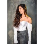 Digangana Suryavanshi Instagram - 🤍🤍🤍 Styling - @stylebyriyajn Photographer: @ashish_sawant__ Makeup: @raksha_khandelwal_ Makeup partner @europegirlcosmetics Hair: @sidandpiyu Wearing- @girlsslay.official Location: @studio211mumbai