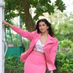 Digangana Suryavanshi Instagram - Feeling the breeze... 🌸 Style partner: @styling.your.soul Photographer: @harshd_photography Makeup: @makeupbyroshnibafna Hair: @makeupbyayehsa Outfit: @seduirebymahimamadaan Jewellery: @ethnicandaz Location: @theresortmumbai