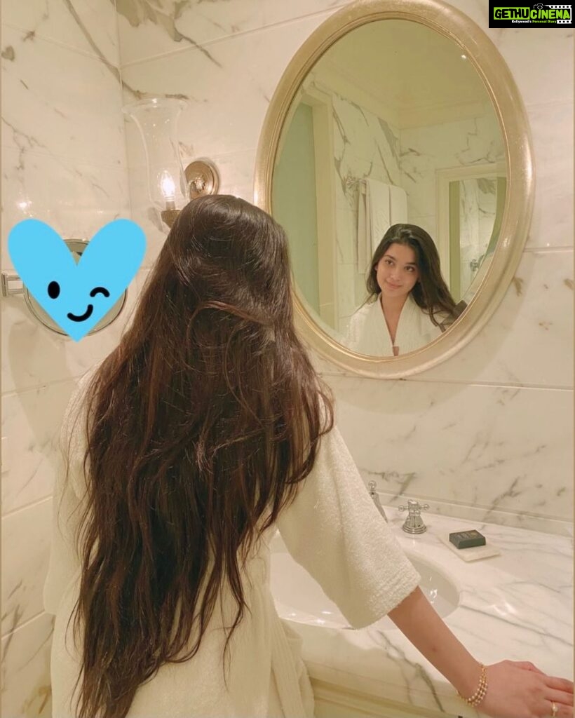Digangana Suryavanshi Instagram - through the mirror... this or that?