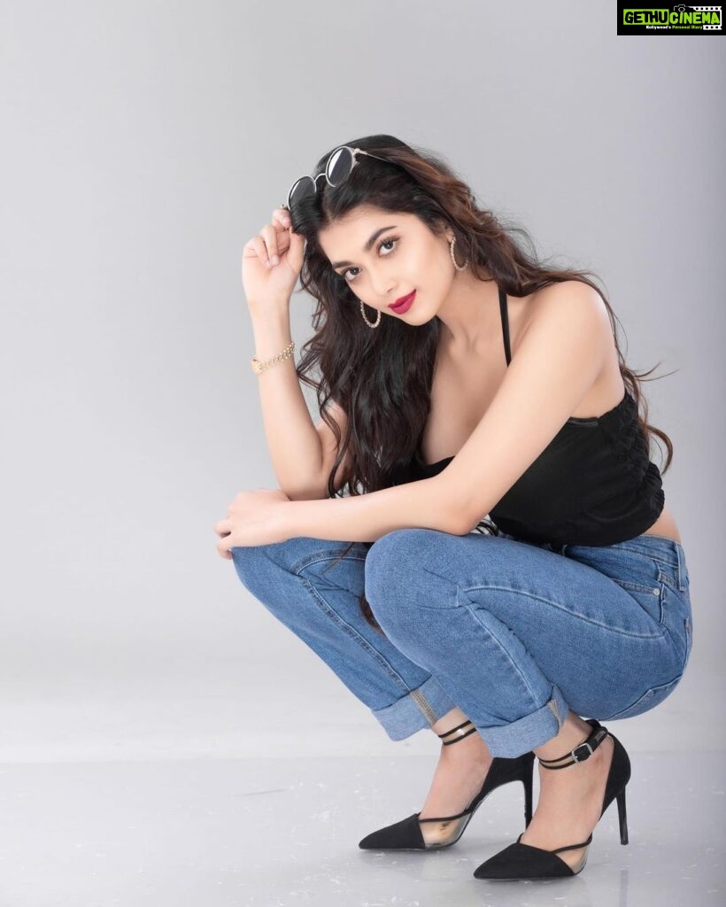 Digangana Suryavanshi Instagram - Checking flexibility of the jeans ... Style partner: @styling.your.soul Photographer: @sumitsenphotography Makeup: @makeupby_sushmagohil Crop top by: @labelbyleena Studio: @magicalpxstudio