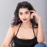 Digangana Suryavanshi Instagram - Serious... swipe... not so serious 👀 Style partner: @styling.your.soul Photographer: @sumitsenphotography Makeup: @makeupby_sushmagohil Crop top by: @labelbyleena Studio: @magicalpxstudio