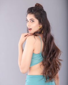 Digangana Suryavanshi Instagram - 👀

Style partner: @styling.your.soul
Photographer: @sumitsenphotography
Makeup: @makeupby_sushmagohil
Jewelry by : @raginigarodiajewels
Outfit by: @labelbyleena
Studio: @magicalpxstudio