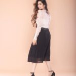 Digangana Suryavanshi Instagram - 🧡 Outfit: @styleislandofficial Photographer: @sumitsenphotography Makeup: @makeupby_sushmagohil Studio: @magicalpxstudio
