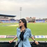 Digangana Suryavanshi Instagram - Had great time supporting my favourite team #teluguwarriors @cclt20 CCL2023 is an experience of entertainment and sportsmanship. It depicts unity in diversity of our country. And #id247 to make our day memorable. Accessorised by me haha Styled by @krishi1606 Wearing @wrangler x @iloveshe.in