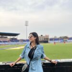 Digangana Suryavanshi Instagram – Had great time supporting my favourite team #teluguwarriors
@cclt20 
CCL2023 is an experience of entertainment and sportsmanship. It depicts unity in diversity of our country.

And #id247 to make our day memorable.

Accessorised by me haha 
Styled by @krishi1606
Wearing @wrangler x @iloveshe.in