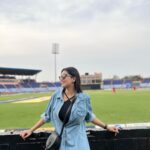 Digangana Suryavanshi Instagram - Had great time supporting my favourite team #teluguwarriors @cclt20 CCL2023 is an experience of entertainment and sportsmanship. It depicts unity in diversity of our country. And #id247 to make our day memorable. Accessorised by me haha Styled by @krishi1606 Wearing @wrangler x @iloveshe.in