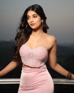 Digangana Suryavanshi Instagram - So basically the first picture is for people who have asked me if I wear fake lashes. I guess you can figure it out here that I don’t wear fake lashes. Haha Photographer - @akshayrathodphotography Makeup & Hair - @leenaofficials Outfit - @aarushi_av Team - @greenlight__media