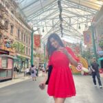 Digangana Suryavanshi Instagram - From a universal day ❤️ @howwhenwearclothing X @vblitzcommunications Universal Studios Singapore