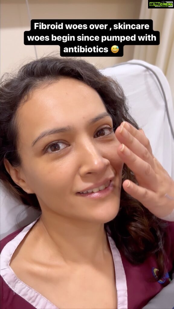 Dipannita Sharma Instagram - Home finally after a surgery which was supposed to be minor but became a major one , since I was in the OT for 6 hours … For me a sort of a #lifeevent 🙏🏼fibroids although common can get complicated so kindly do not ignore ladies . Each woman’s body is different & can react to things differently. I will try to come live or speak about it once I recuperate fully . For now ghar ka verrrrry light food & some nibbles once in a while , which my friends/fam have been generous enough to send ♥️ Thank you for all your messages , for checking on me & warm wishes…will help me recuperate sooner than soon I’m sure … 🥰❤️ @dilsheratwal thank you for cheering me up or at least attempting to pre/post & continuing to … 😄❤️ All the love much needed & appreciated… P.S - tried to pose from hospital bed ( can’t take that away from me ) haha . Also still worried more about skincare, since skin feeling dry due to the antibiotics ( just very serious girl things 😀) Also decided to use this music because by the time I get ok the dance trend will be over & I’ll never be able to use this music & I love it so much !!! 😁 #postop #homefinally #fibroidfree