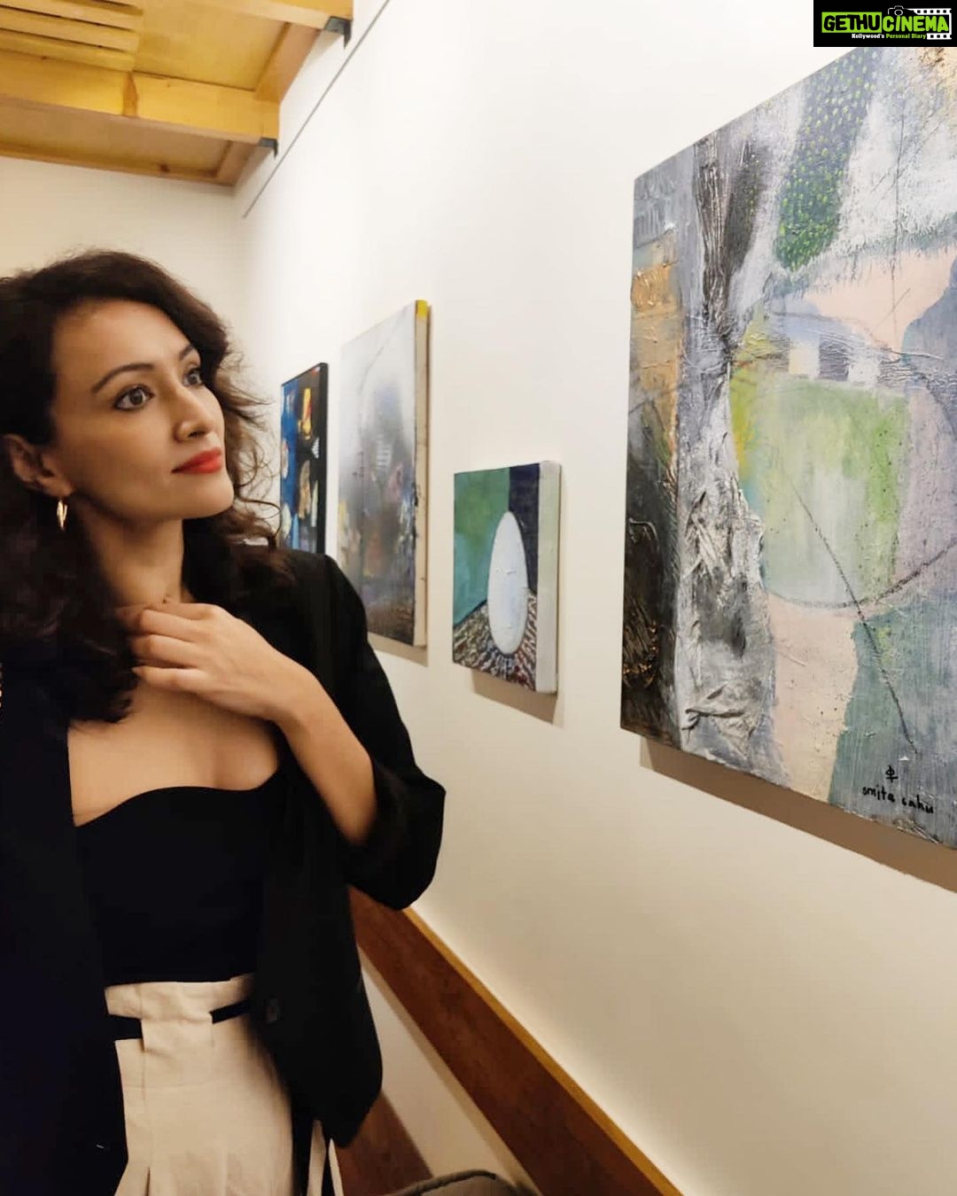 Dipannita Sharma Instagram - Mesmerising evening,amazing people ! Art, poetry , music … ♥️ @the.smita.show @suchitra.maskara @brainuse ( thank you for the pictures ) @thayilesque #artforthesoul #feelsright #itsthepeople