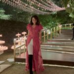 Dipannita Sharma Instagram - This is the best I could do for a Delhi winter ( ya ya for me it already is ) wedding , sangeet 😄 . Of course 3 layers of inners !!! Mumbai person problems in Delhi … Thank you @geishadesigns for the beautiful dull rose jacket top … Styled by @jignasa_ ♥️ My over the knee boots always come to the rescue here . #dillikisardi #dillikishaadi #funevening #outfitting #beingmoiforever @dilsheratwal