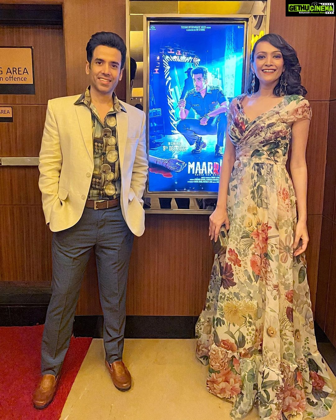 Dipannita Sharma Instagram - The trailer of #Maarich has crossed 10million + views ! Have you watched it yet … moments from the trailer launch with some of the people I absolutely adore … 🤍 Happy happppppyyyyy birthday @tusshark89 ! What super news on your special day !!! More power … #moments #memories #9thdecember Styled by : @jignasa_ Outfit : @geishadesigns Earrings : @elysianoworld