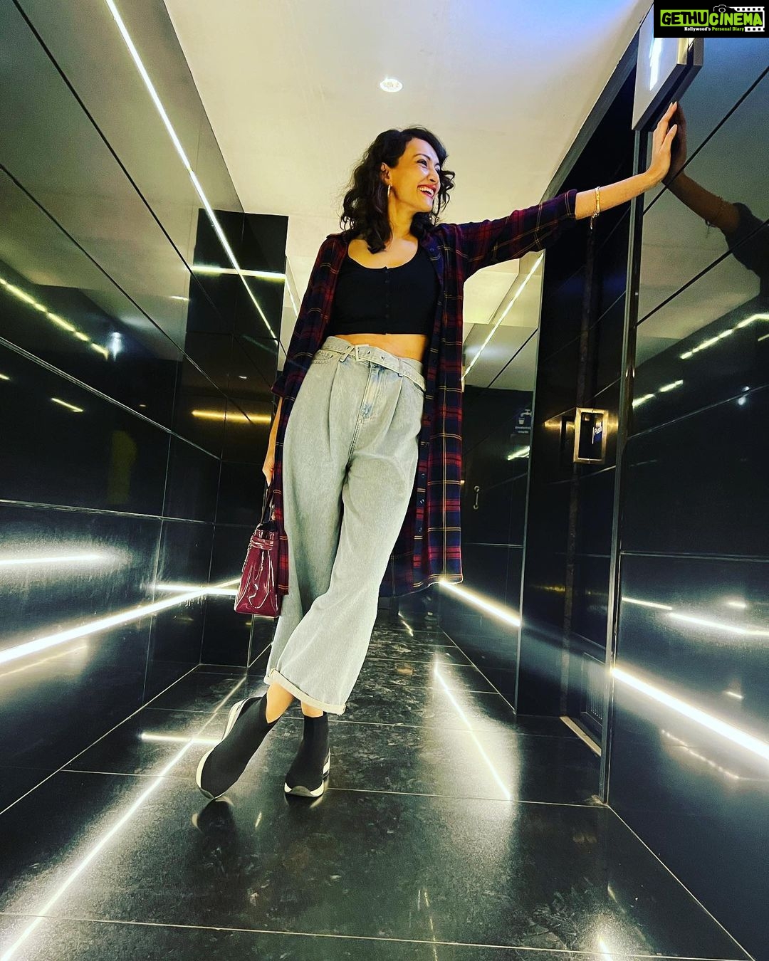 Dipannita Sharma Instagram - Some ‘December’ layering in Mumbai :) for the screening of #maarrich last evening … In theatres now ! ♥️ Photo credits : @kashishthakur_official ( erm why did we not take a picture ? Thank you much , btw top credits to you ! & followed by #Shaazmeen closely ) #9thdecember #denimsandchecks #sneakerboots