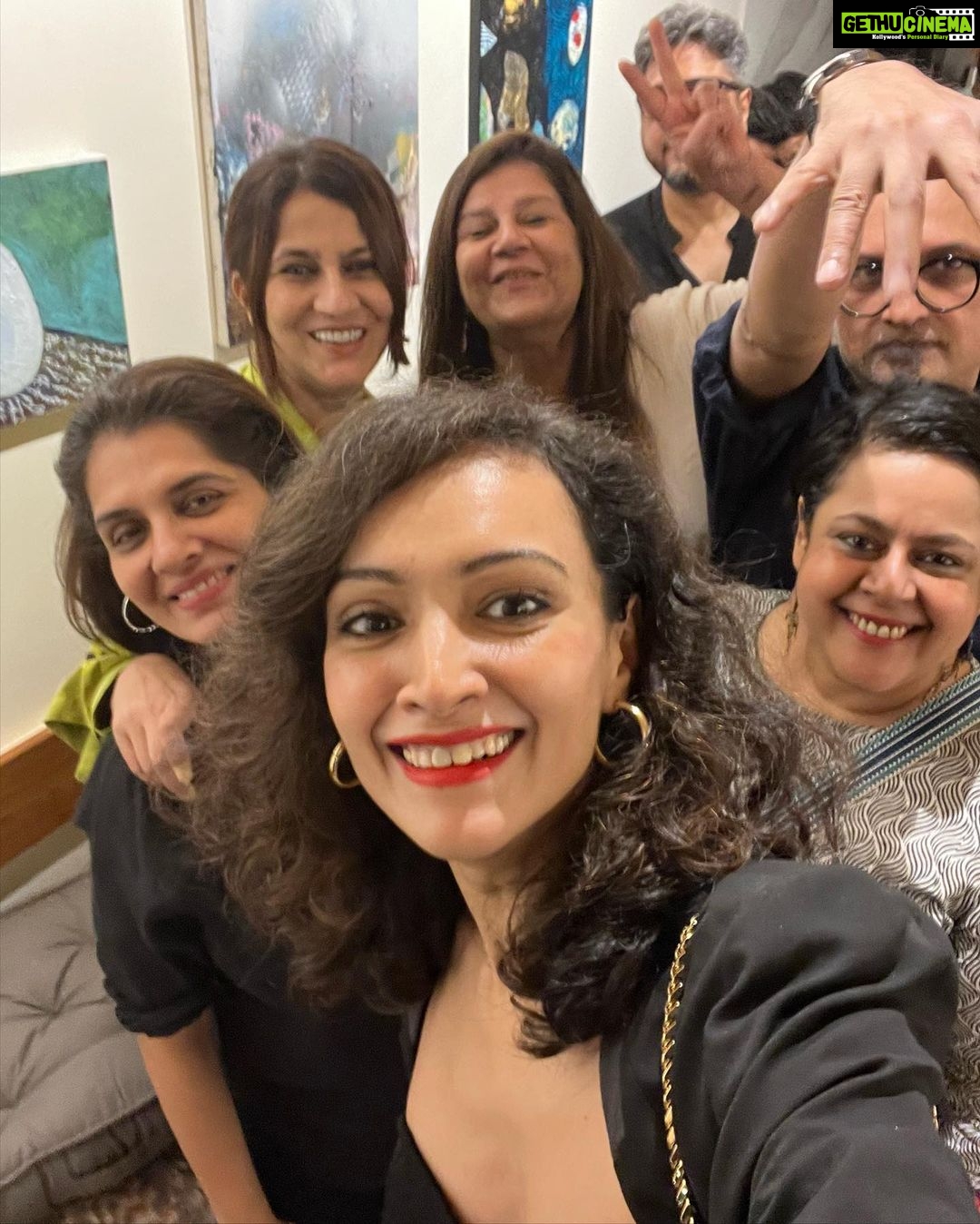Dipannita Sharma Instagram - Mesmerising evening,amazing people ! Art, poetry , music … ♥️ @the.smita.show @suchitra.maskara @brainuse ( thank you for the pictures ) @thayilesque #artforthesoul #feelsright #itsthepeople