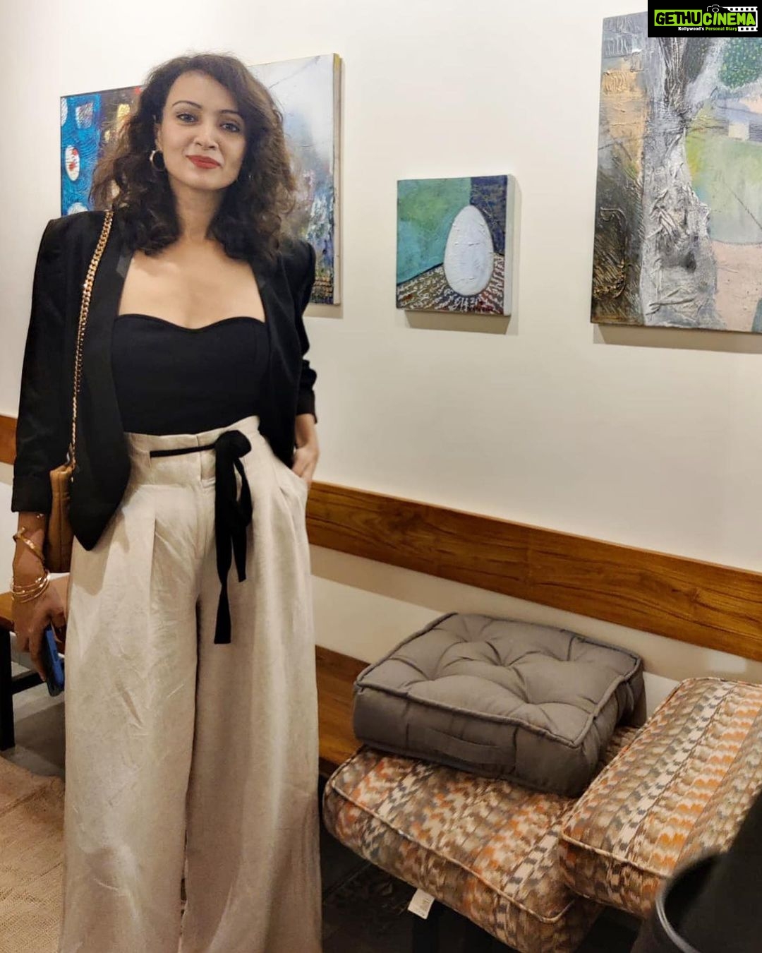 Dipannita Sharma Instagram - Mesmerising evening,amazing people ! Art, poetry , music … ♥️ @the.smita.show @suchitra.maskara @brainuse ( thank you for the pictures ) @thayilesque #artforthesoul #feelsright #itsthepeople