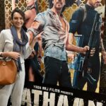 Dipannita Sharma Instagram - I don’t know the last time I had so much fun in the theatres ! The whistles , the cheering , the clapping & bumping into friends who were watching it for the 3rd time … yesssss #pathaan was a full ‘paisa vasool’ experience ! Here’s to #srk #yrf & the team … & Here’s to the power of entertainment ♥️ @krishnasharma7477 @dilsheratwal @visalmisra @khyatimadaan #cinemalover #weekend #pyaar P.S - me trying to do #srk pose hahaha. @arunimasharma_verma this one’s so for you !