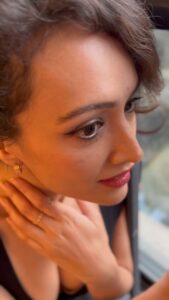 Dipannita Sharma Instagram - Also coming soon ! 🖤
Thank you @lala_photuwale … 
@kangannangia @mansinegi_  thank you for the videos girls … 
So much full pyaar all of you ♥️🤗

#portraits #comingsoon #photoshoot #dusklight #nofilter