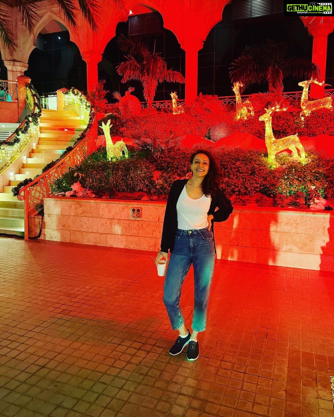 Dipannita Sharma Instagram - Reindeer lighting up the night skies , my drink of the trip ( ginger cinnamon latte ) , the laze daze mornings at breakfast … random favourite moments ♥️ @dilsheratwal #holidays #rasalkhaimah #uae #us #lamhe