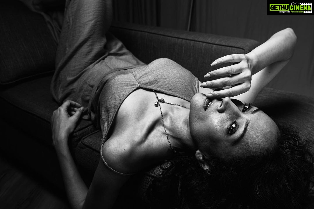 Dipannita Sharma Instagram - In the realms of the โmindโ . The colours & the black n white . ๐ค๐ Photography: @shikharphotographer styling: @krishkhatriofficial HMU : @akankshagg Outfit : @lotusveda Accesories: @Elysianoworld #photoshoot #dual #teamwork #trueblue #monochrome