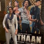 Dipannita Sharma Instagram - I don’t know the last time I had so much fun in the theatres ! The whistles , the cheering , the clapping & bumping into friends who were watching it for the 3rd time … yesssss #pathaan was a full ‘paisa vasool’ experience ! Here’s to #srk #yrf & the team … & Here’s to the power of entertainment ♥️ @krishnasharma7477 @dilsheratwal @visalmisra @khyatimadaan #cinemalover #weekend #pyaar P.S - me trying to do #srk pose hahaha. @arunimasharma_verma this one’s so for you !